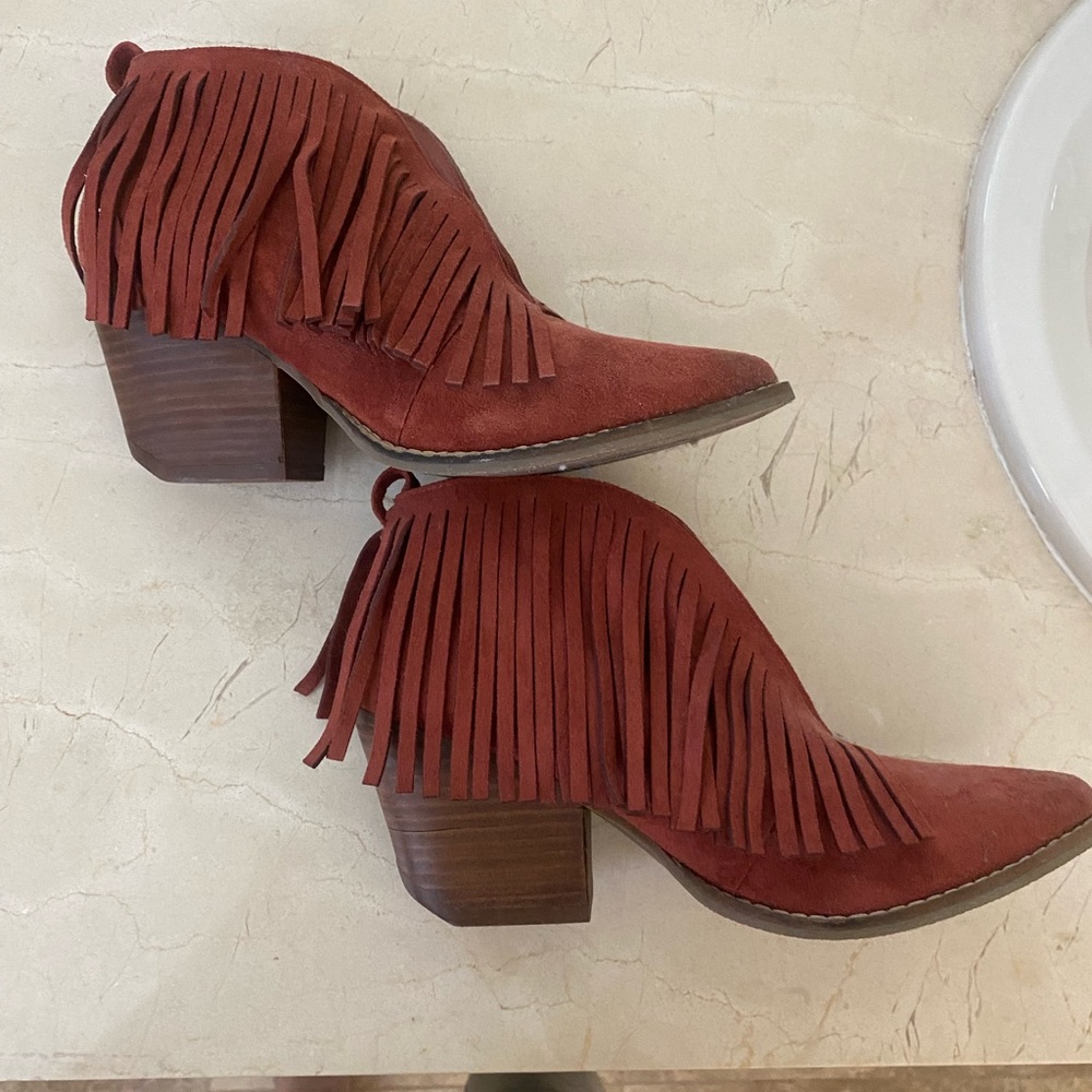 Matisse COCONUTS fringe booties size 9